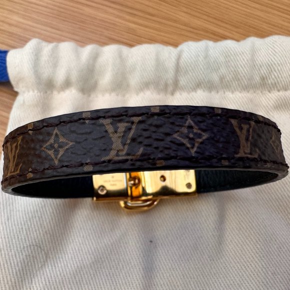 Louis Vuitton Monogram Fasten Your LV Bracelet - Picture 10 of 11